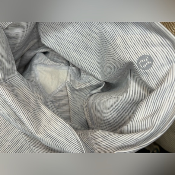 Lululemon💎Wunder Under Crop II Roll Down Mesh✨Wee Are From Space Silver Spoon✨4 - Picture 9 of 17